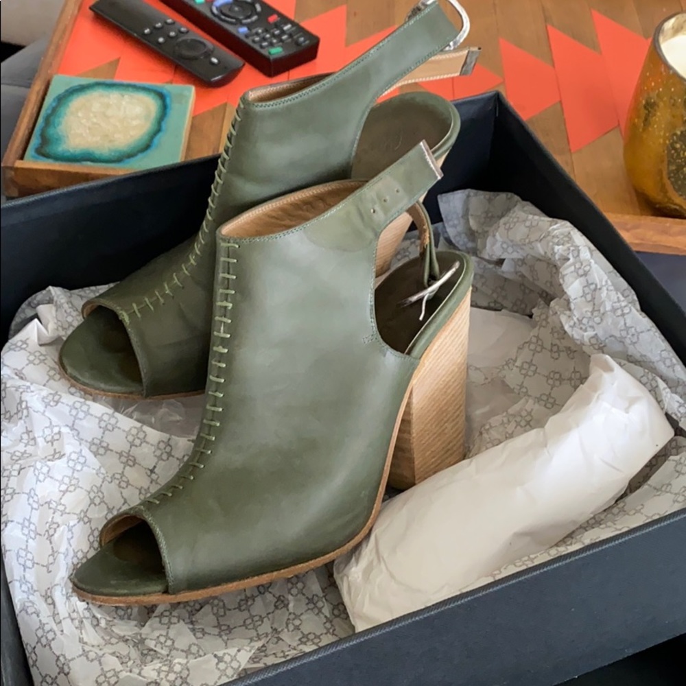 Amazing Peter Nappi Celia heels size 8.5